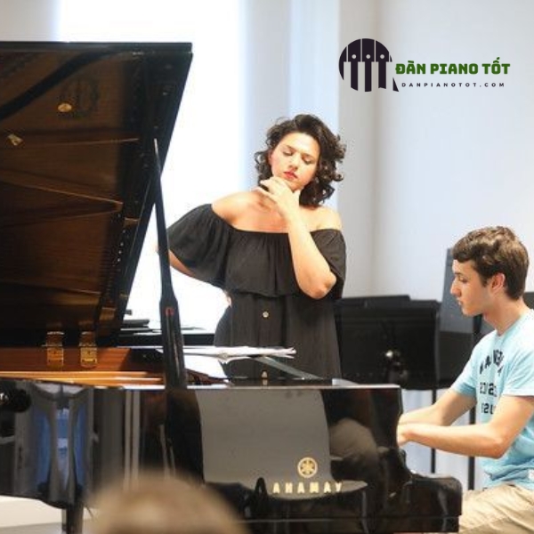Khóa Học Đàn Piano Cho Người Lớn 2 Liệu người lớn học có muộn không?