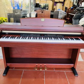 Yamaha CLP 330M 2