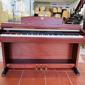 Yamaha CLP 330M 3