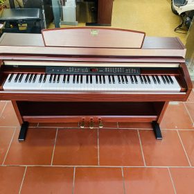 Yamaha CLP 330M 4