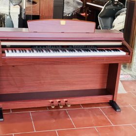 Yamaha CLP 330M 8