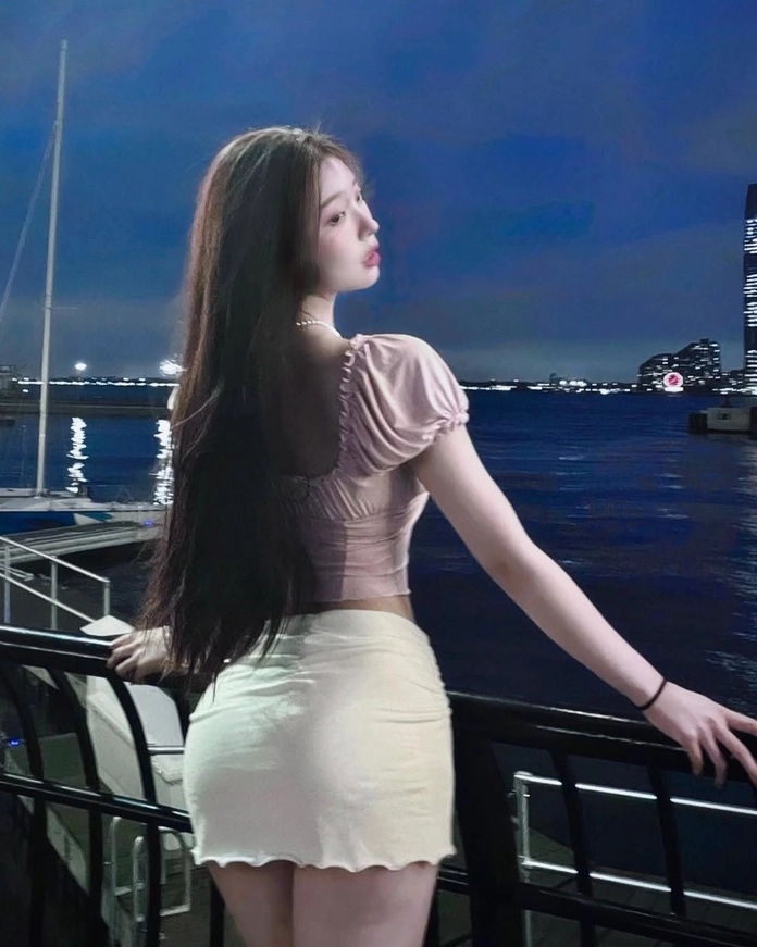 Ảnh gái xinh tóc dài sexy vừa đủ, tinh tế và quyến rũ