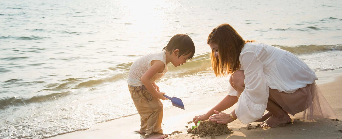 Hiện Sinh Là Gì? Giải Mã Trọng Tâm Triết Học Về Tự Do & Ý Nghĩa 7 Cặp đôi cùng nhau ngắm hoàng hôn, tìm thấy hạnh phúc và ý nghĩa trong những khoảnh khắc đời thường