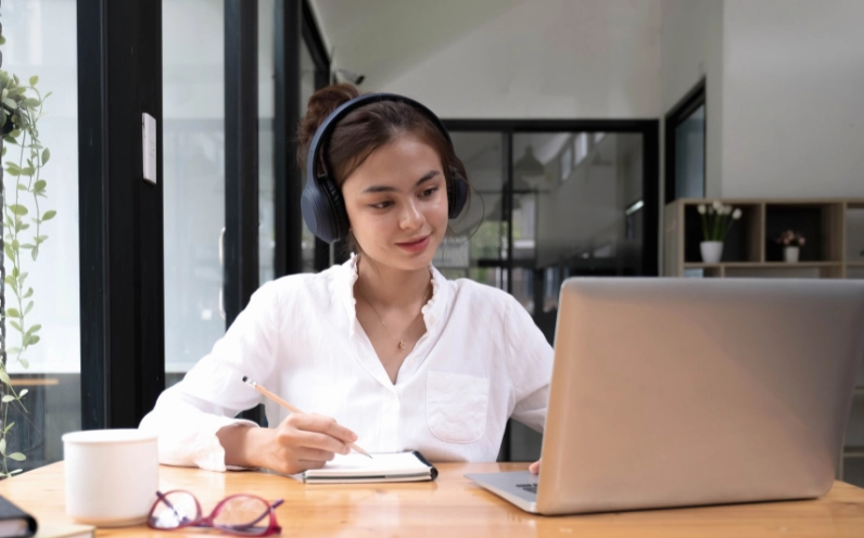 Hiệu đính là gì? Định nghĩa và vai trò trong xuất bản 2026 3 Mô tả các bước trong một quy trình hiệu đính chuyên nghiệp để đảm bảo chất lượng văn bản.