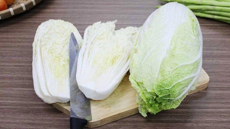 Tránh những cây cải thảo có dấu hiệu lạ hoặc mùi khó chịu